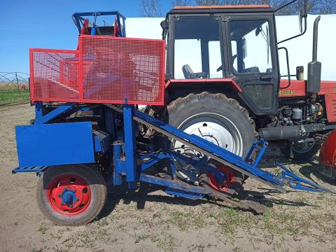 Asa Lift sárgarépa kombájn saját hidraulikával és rögleválasztóval