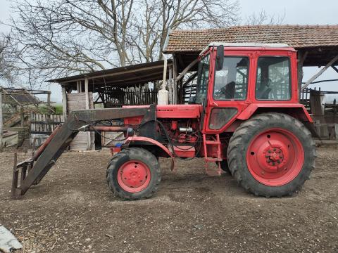 MTZ 550 elsőkerékhajtással, homlokrakodóval MTZ 550 elsőkerékhajtással, homlokrakodóval