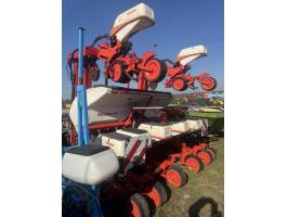 KUHN MAXIMA RT 8R, 8 SOROS TÁRCSÁS VETŐGÉP,  MŰTRÁGYAADAGOLÓVAL,  VETÉSELLENŐRZŐVEL
