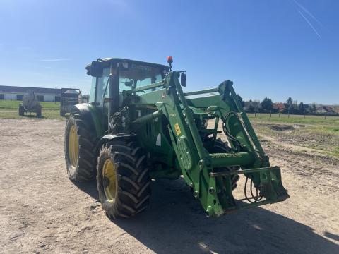 John Deere 6110MC gyári homlokrakodóval