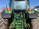 John Deere 6110MC gyári homlokrakodóval