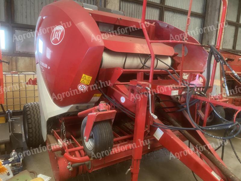 Szeletelővel felszerelt, változókamrás, felújított LELY körbálázó eladó