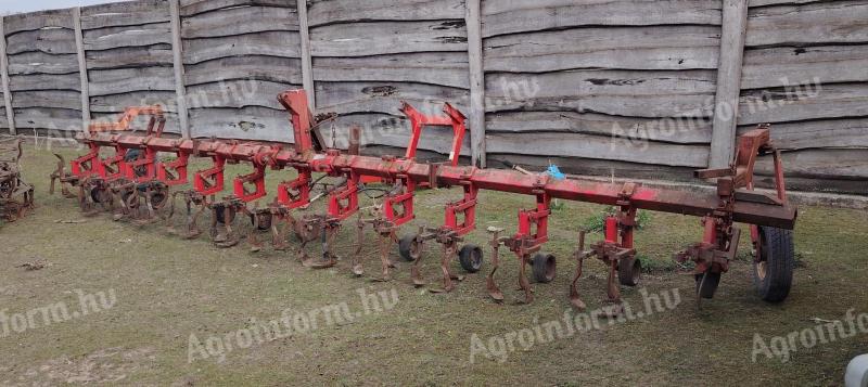 ZSMK 12 soros sorművelő kultivátor traktor elejére szerelhető konzollal
