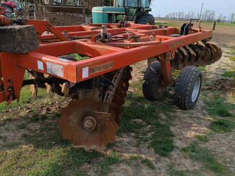 Eladó vontatott tárcsa