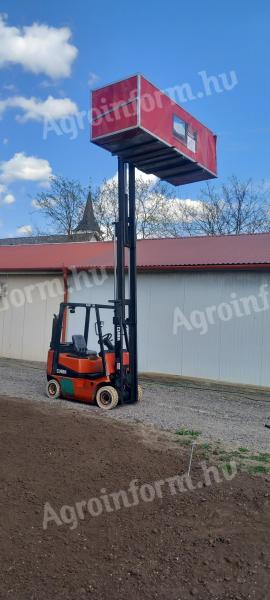 Eladó Clark 1,6 tonnás targonca