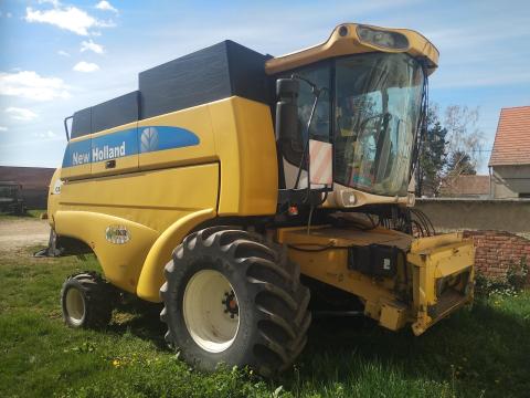 New Holland CS540 kombájn 5 méteres gabona vágóasztallal New Holland CS540 kombájn 5 méteres gabona vágóasztallal