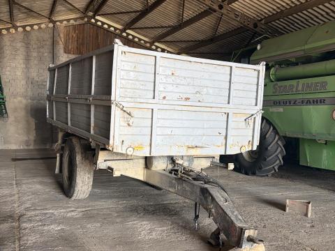 Eladó egytengelyes pótkocsi