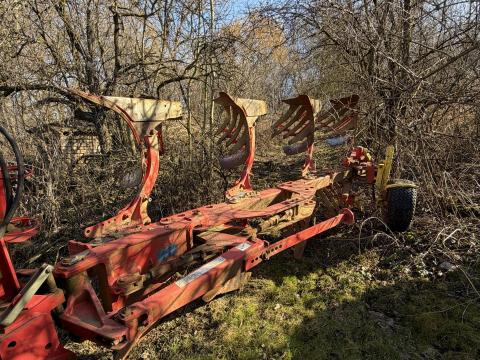 Eladó Pöttinger 4 fejes váltvaforgatós eke Eladó Pöttinger 4 fejes váltvaforgatós eke