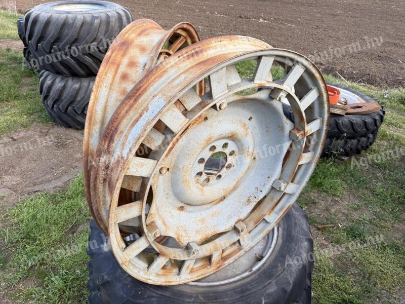 44"-os traktorfelnik