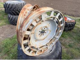 44"-os traktorfelnik