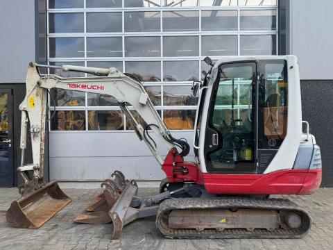 Takeuchi TB235 / 2015 / 2.411 üzemóra / Lízing 20%-tól