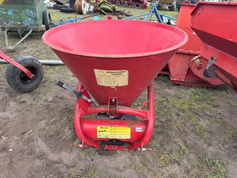 Tölcséres műtrágyaszóró