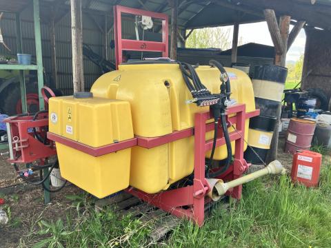Schriffert függesztett szántóföldi permetezőgép 1000 l / 12 m