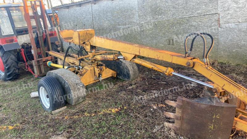 Vontatott rakodó – hidraulikus daru traktorhoz, kanállal