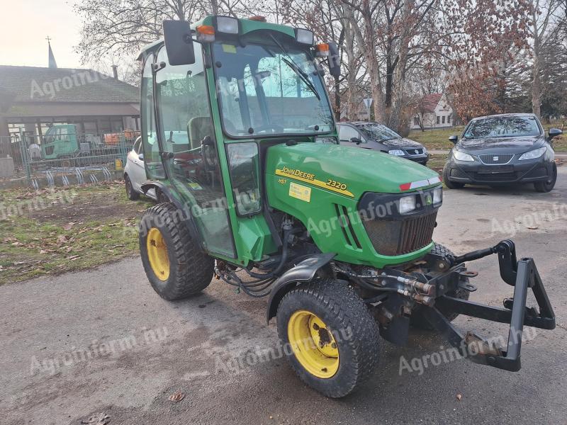 John Deere 2320 kommunális traktor eladó