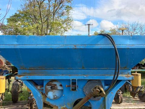 Hevesgép 2 tárcsás műtrágyaszórós Hevesgép 2 tárcsás műtrágyaszórós