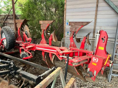 Kongskilde 3 fejes váltvaforgató eke Kongskilde 3 fejes váltvaforgató eke