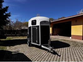 Humbaur lószálító