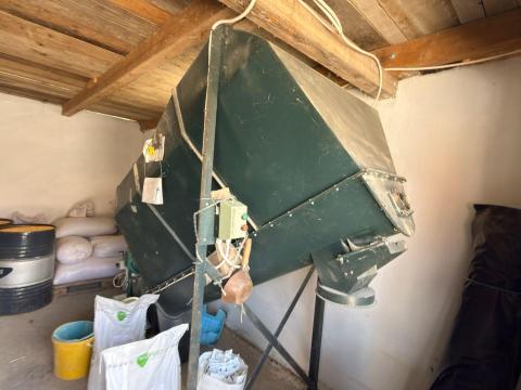 Takarmánykeverő, daráló