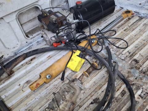 Hidrolikusan nyitható rámpa 18 t Hidrolikusan nyitható rámpa 18 t