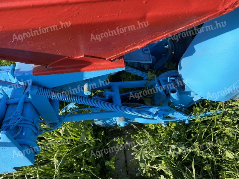 Kukorica tárcsás vetőgép hidraulikus nyomjelzőkkel