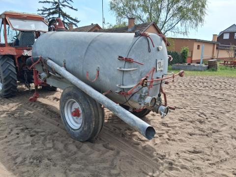 Szippantó 4000 literes horganyzott tartályos alsó húzós Szippantó 4000 literes horganyzott tartályos alsó húzós