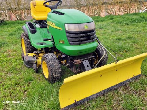 John Deere L 120 Automatic fűnyíró traktor