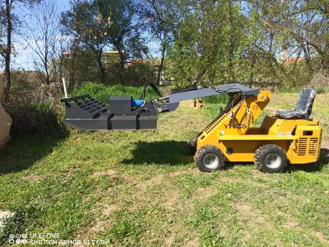 Homlokrakodó,  szárzúzó,  raklapvilla,  árokásó - többcélú 1T gép