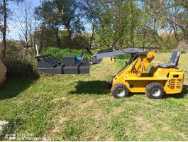 Homlokrakodó,  szárzúzó,  raklapvilla,  árokásó - többcélú 1T gép