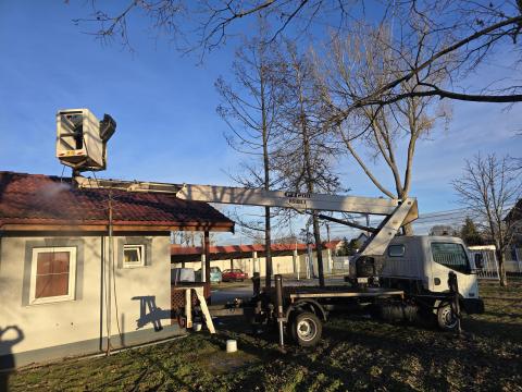 Nissan Cabstar ISOLI PT 200 emelőkosaras autó friss műszakival