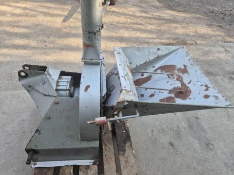 Terménydaráló, traktorhajtású, ciklonos Terménydaráló, traktorhajtású, ciklonos