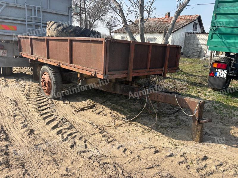 Billenős pótkocsi egytengelyes