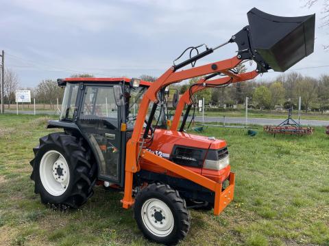 Kubota 32LE PowerShift Klímás 2Új Első Gumi Ingyenes Szállítás Leszervizelve yanmar iseki carraro goldoni agt tz4k rába shibaura hinomoto mitsubishi john deere japán kistraktor traktor