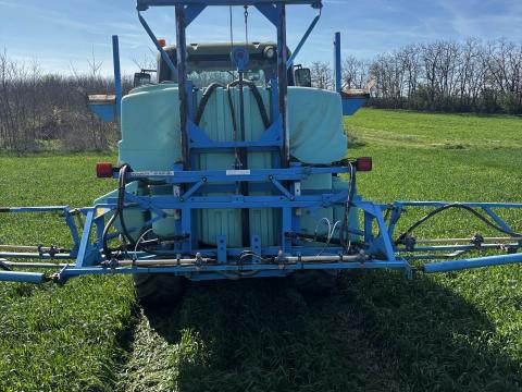 Eladó függesztett Berthoud 1000 literes vegyszerező