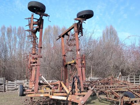 8,4 méteres borona kombinátor vázra építve 8,4 méteres borona kombinátor vázra építve