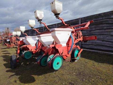 Kverneland Optima vetőgép bontott alkatrészek és vetőkocsik Kverneland Optima vetőgép bontott alkatrészek és vetőkocsik