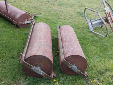 Eladó 4 méteres vontatott sima henger