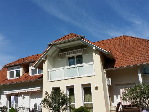 Debrecen kiemelt övezetében, a Lóverseny utcában eladó prémium kategóriás családi ház