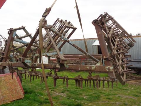 Négy levelű fogasos kombinátor