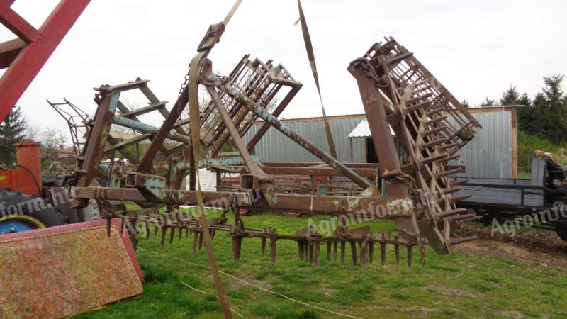 Négy levelű fogasos kombinátor