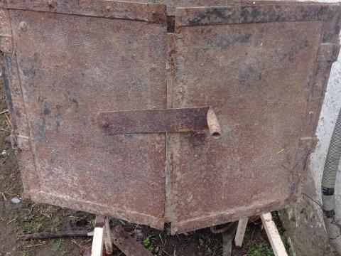 Nyitható öntöttvas ajtó Kiskunfélegyházán Nyitható öntöttvas ajtó Kiskunfélegyházán