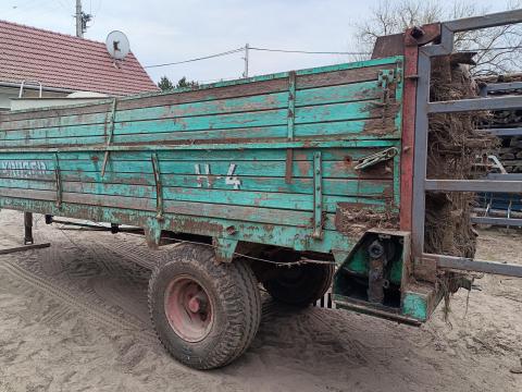 Trágyaszóró 4 tonnás, kedvező áron Trágyaszóró 4 tonnás, kedvező áron