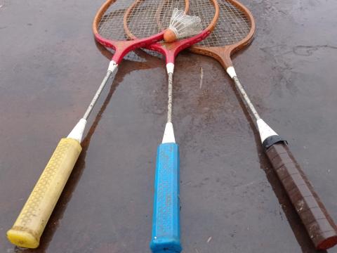 3 db retro tollasütő és labda eladó Kiskunfélegyházán 3 db retro tollasütő és labda eladó Kiskunfélegyházán