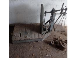 Régi antik fa mázsa súlyokkal eladó Kiskunfélegyházán