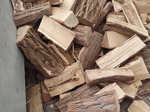 Száraz akác tűzifa rendelhető Bátaszék környékén Száraz akác tűzifa rendelhető Bátaszék környékén