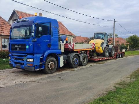 Nehéz gép szállító szerelvény, tréler. ( 18-22t Gumikerekes kotrógépet beszamítunk! )