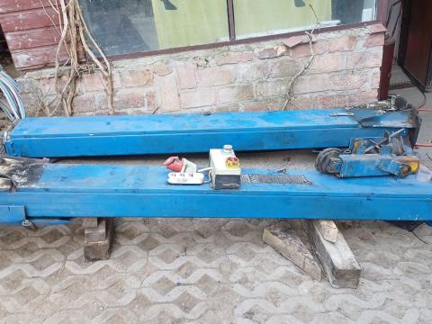 Csápos emelő Hofmann 2,5t hibás Csápos emelő Hofmann 2,5t hibás