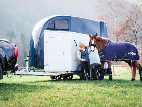 Új prémium Humbaur Xanthos Aero - 2 lovas lószállító utánfutó - akciósan bruttó 4.990.000 Ft