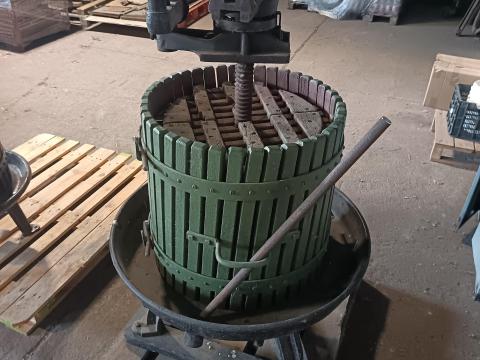 Szőlőprés - hagyományos - 110 literes