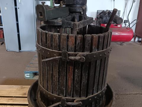 Szőlőprés- hagyományos - 200 literes